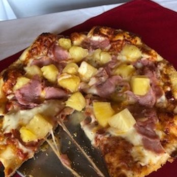 Harbor Pub & Pizza - Hawaiian pzza - Pizza Near Me - Honolulu, Hawaii