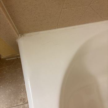 Hampton Inn Pendleton - more hair on the tub - Hotels Near Me - Pendleton, Oregon