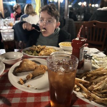 STROUD’S RESTAURANT & BAR - Updated March 2025 - 324 Photos & 540 ...