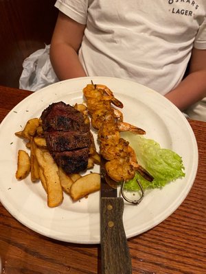 Henry's Pub by null