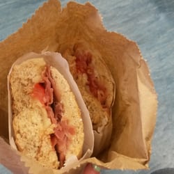 Deli 53 - Maklini panini to go.