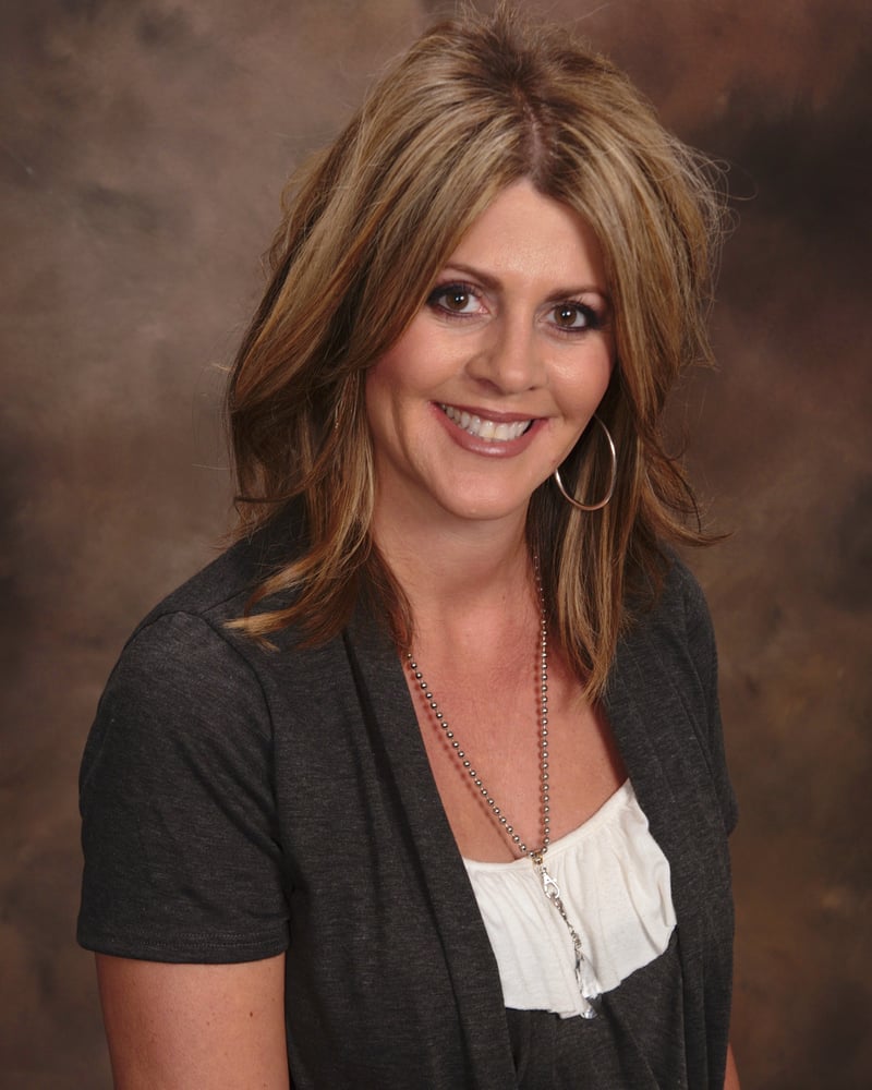 DEANNA SOUZA PREMIER REAL ESTATE 1126 E Leland Ave, Tulare