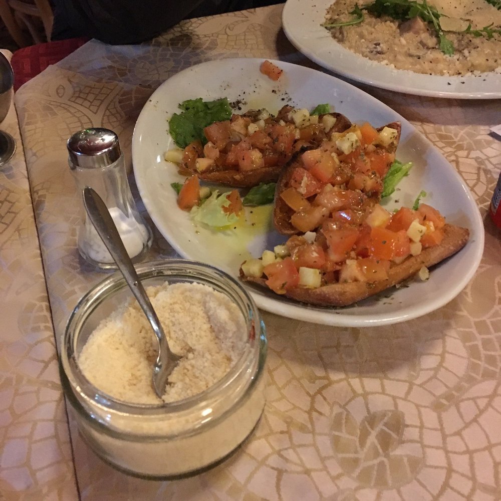 Super food here at Da Vinci. Good service.
