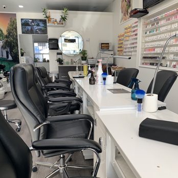 Nail Haus - Storefront - manicure stations - Nail Salons Near Me - Toronto, Ontario