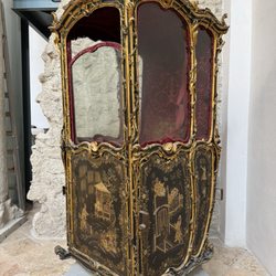 Cattedrale di Sant'Andrea Apostolo - Sedan chair used in the 18th century, Rococo style