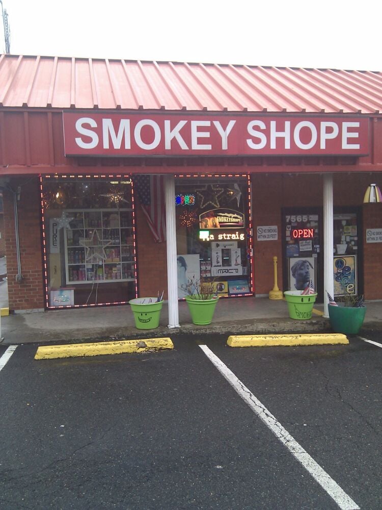 SMOKEY SHOPE Updated August 2024 18 Reviews 7565 Centerville Rd