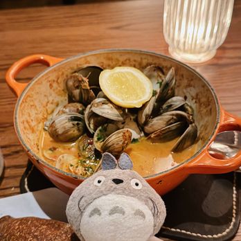 Little Sparrow - Clams white wine broth. The clams are pretty small. - French Near Me - Atlanta, Georgia Little Sparrow - Clams white wine broth. The clams are pretty small. - French Near Me - Atlanta, Georgia