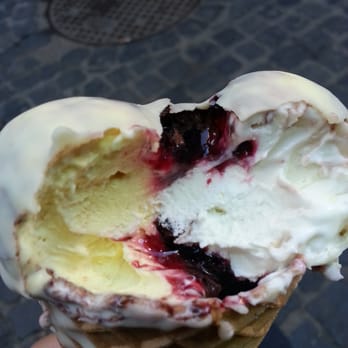 Frigidarium - my favorite flavor was the one with the berry preserves - Ice Cream & Frozen Yogurt Near Me - Rome, RM