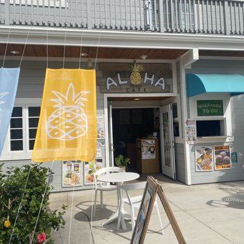 Aloha Cafe Pineapple - Front of the cafe - Cafes Near Me - Honolulu, Hawaii