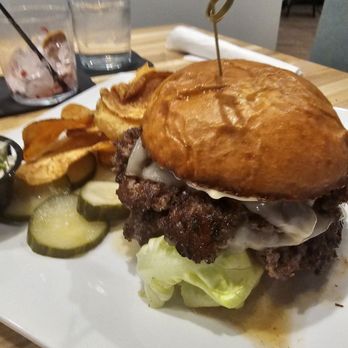 White Rabbit Kitchen - WRK Smash burger - Food Trucks Near Me - Andover, Minnesota
