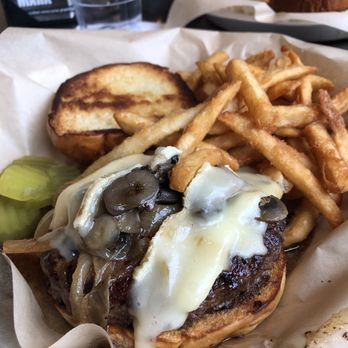 Pub 819 - Red wine burger - Cocktail Bars Near Me - Hopkins, Minnesota Pub 819 - Red wine burger - Cocktail Bars Near Me - Hopkins, Minnesota