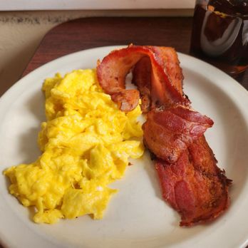 Cafe McBryde - Scrambled eggs, not runny, and bacon - Breakfast & Brunch Near Me - Richmond, California