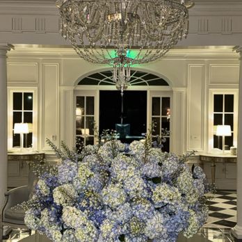 Caruso's - Gorgeous, classic entry to Rosewood Miramar Hotel - New American Near Me - Montecito, California