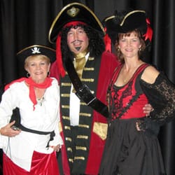 The Costume Shoppe - Arrgh, matey!  We be havin' fun on the high seas!