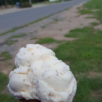 Collins Creamery - Apple crisp was good! - Ice Cream & Frozen Yogurt Near Me - Enfield, Connecticut