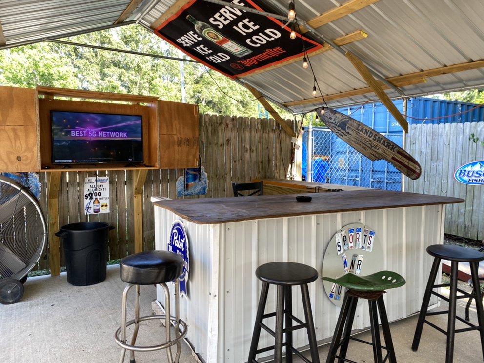 M&R Sports Lounge Image