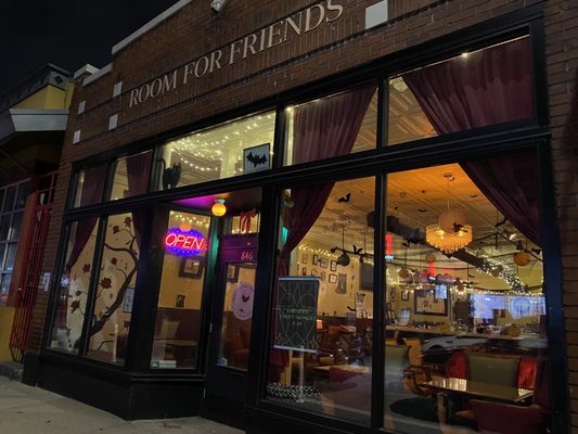 Room for Friends ... a wine bar! by null