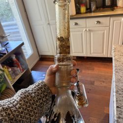 Bloor Gift and Smoke - Paint peeling off A BRAND NEW BONG
