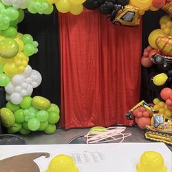 WonderWall AZ - Balloon arch for Arizona conference for company 10x10 booth