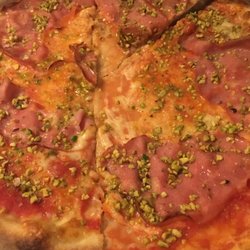 Corrado - Pizza con mortadella e pistacchio di Bronte