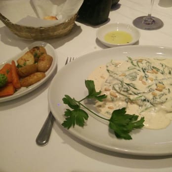 Conchiglia - Chicken fiorentina - Italian Near Me - London, XGL