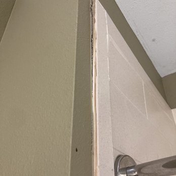 La Quinta by Wyndham Boutte - Bathroom moisture concerns - Hotels Near Me - Boutte, Louisiana La Quinta by Wyndham Boutte - Bathroom moisture concerns - Hotels Near Me - Boutte, Louisiana