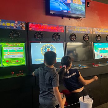 Lorenzo's Pizzeria - Lorenzo's games and food - Pizza Near Me - Ft Lauderdale, Florida Lorenzo's Pizzeria - Lorenzo's games and food - Pizza Near Me - Ft Lauderdale, Florida
