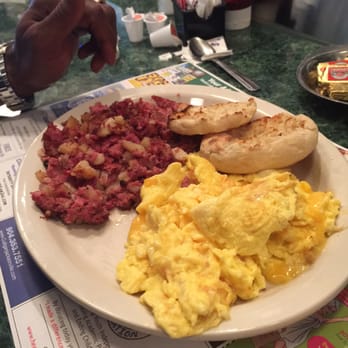 Metro Diner - Corned beef hash breakfsst - Breakfast & Brunch Near Me - Jacksonville, Florida Metro Diner - Corned beef hash breakfsst - Breakfast & Brunch Near Me - Jacksonville, Florida