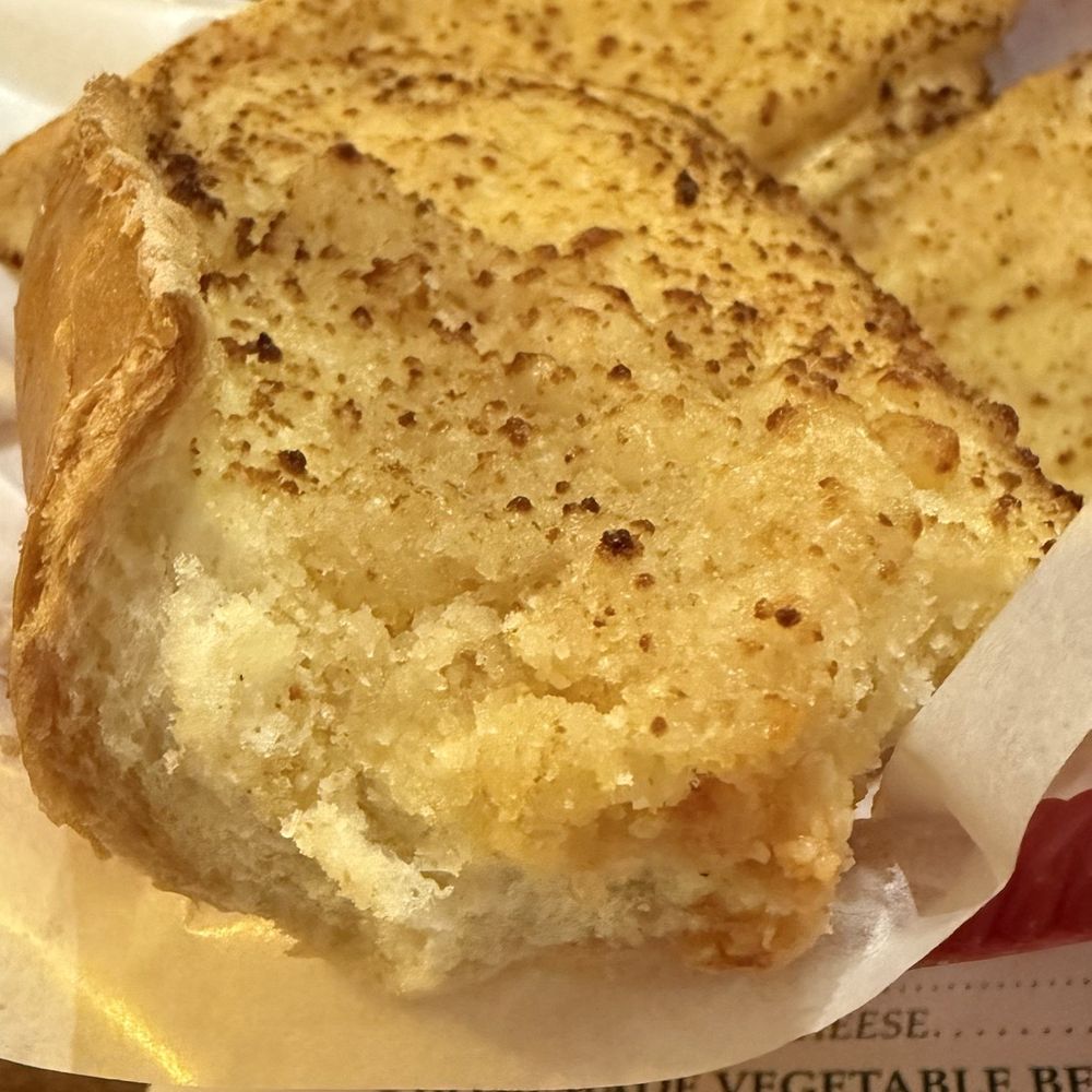 Vince's Spaghetti - Pretty average garlic bread. - Italian Near Me - Ontario, California