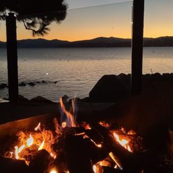 RedWolf Lakeside Lodge - Fire pit by the pool
