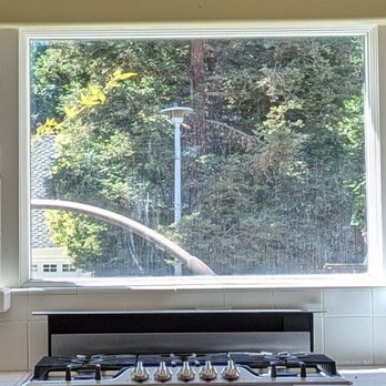 Oildale Window Cleaning - Window still dirty after cleaning. - Window Washing Near Me - Bakersfield, California
