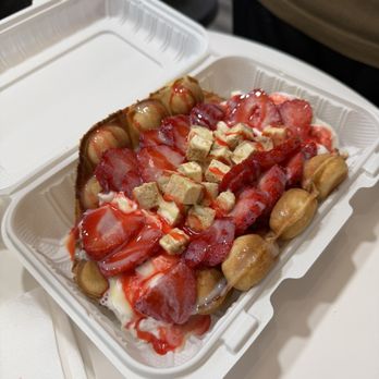 2 Sweets - Strawberry cheesecake bubble waffle - Bubble Tea Near Me - Rutherford, New Jersey