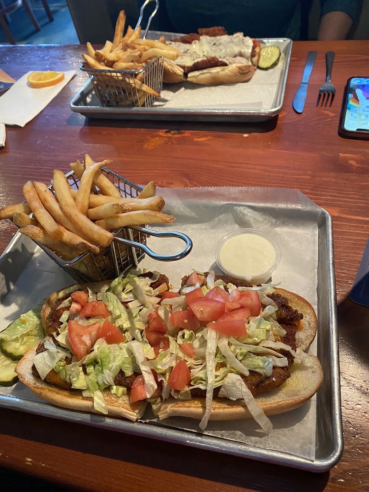 THE UGLY MUTT RESTAURANT & BAR Updated October 2024 11 Photos & 38