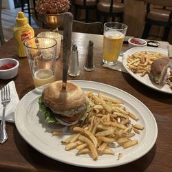 Hoosick Falls Country Club - Burger night!