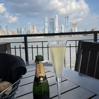 Chart House - Moët with an awesome view - Seafood Near Me - Weehawken, New Jersey Chart House - Moët with an awesome view - Seafood Near Me - Weehawken, New Jersey