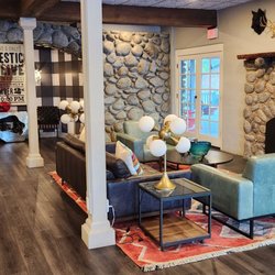 The Creekstone - Inside lobby
