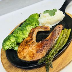 El Nuevo Diamante Restaurant - Salmón