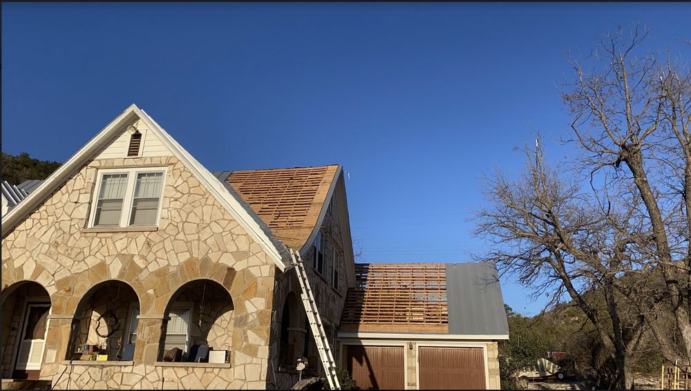 Slide of DeAlba Roofing & Construction