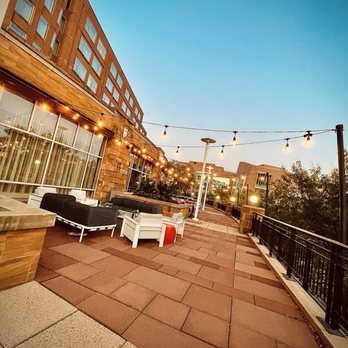 Graduate by Hilton Cincinnati - Lounging area - Hotels Near Me - Cincinnati, Ohio Graduate by Hilton Cincinnati - Lounging area - Hotels Near Me - Cincinnati, Ohio