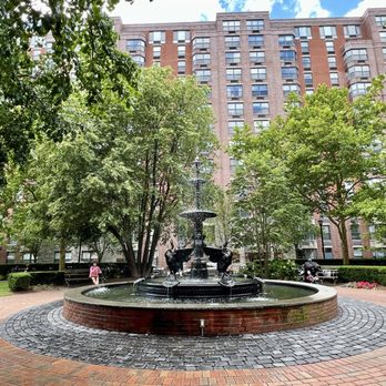 Shipyard Park - Parks Near Me - Hoboken, New Jersey