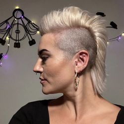 Essenza Salon And Medi Spa - Specialty cut and color with blonding experience