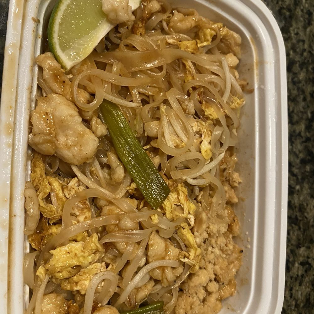 Pad Thai with chicken