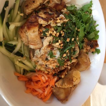 Pho Lang Thang - Noodle salad with grilled chicken and egg roll - Vietnamese Near Me - Cincinnati, Ohio