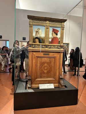 Uffizi Galleries by null