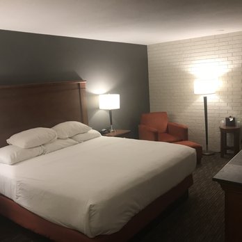 Drury Inn & Suites Springfield - Large comfy bed - Hotels Near Me - Springfield, Missouri Drury Inn & Suites Springfield - Large comfy bed - Hotels Near Me - Springfield, Missouri