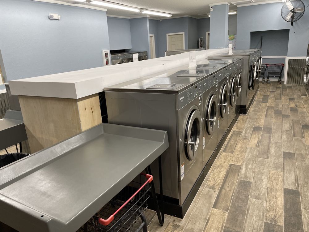 SUDS ON BELCHER LAUNDROMAT Updated September 2024 1471 S Belcher Rd