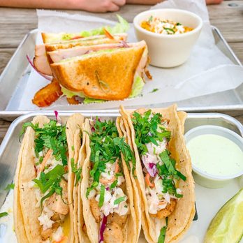 Bungalow Heights - Fish Tacos (@paigeeatshouston on Instagram) - Bars Near Me - Houston, Texas