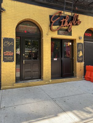 Ethyl's Bar & Restaurant by null