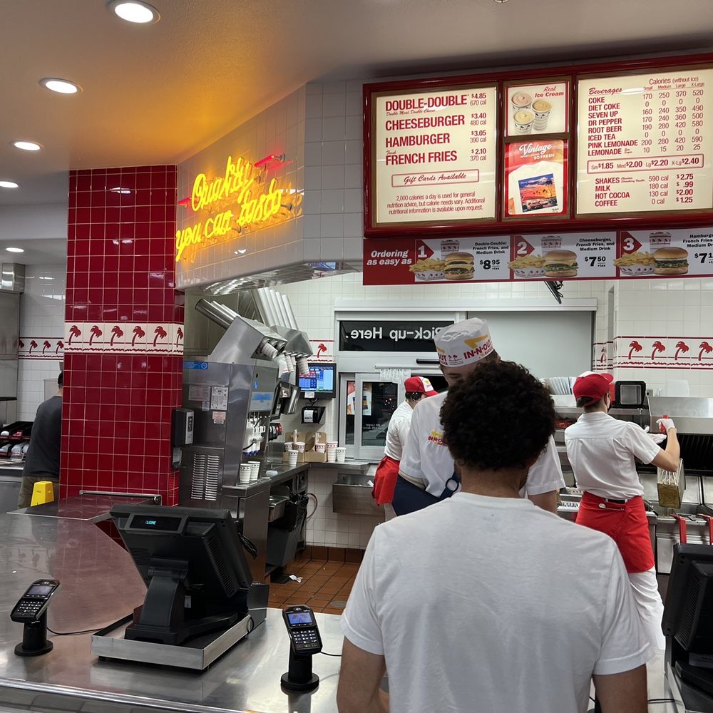 In-N-Out Burger - ows customers in a restaurant - Burgers Near Me - Roseville, California In-N-Out Burger - ows customers in a restaurant - Burgers Near Me - Roseville, California