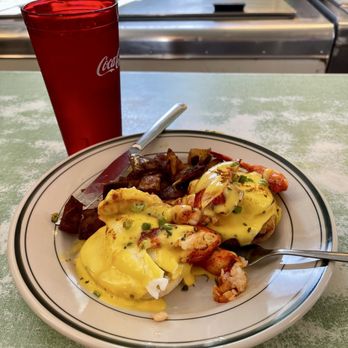 Carson's Store - Lobster‼ - Breakfast & Brunch Near Me - Noank, Connecticut